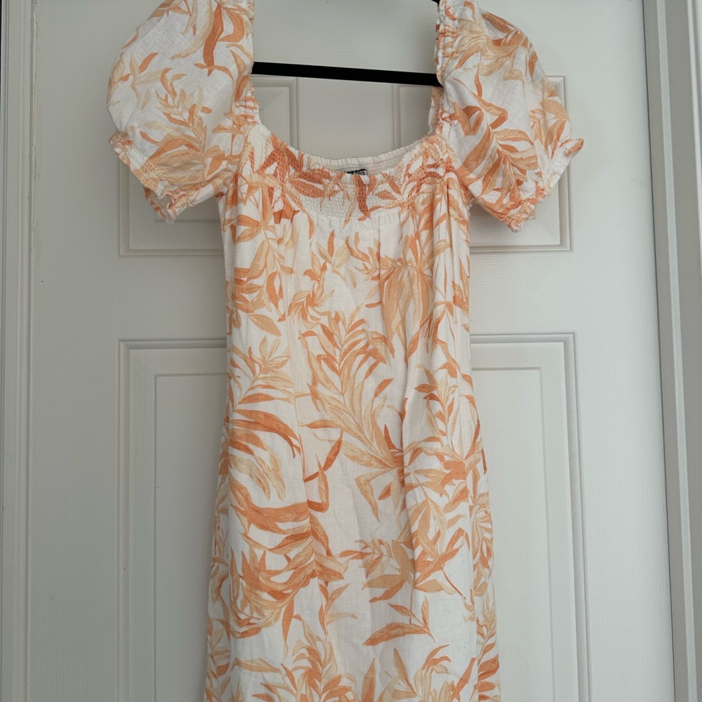 Chic Puff Sleeve Dress with Leaf Design